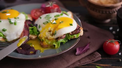 Fried Egg Sandwiches with Ham and Green Onion