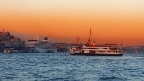 Kreuzfahrtschiff - 4K