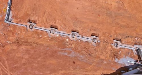 Construcción de columnas de cimentación de edificios, vertido de hormigón