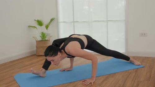 Yoga-Meisterschaft, herausfordernde Posen für Kraft und Flexibilität