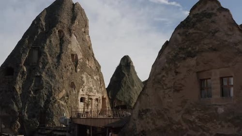 Fantastische Luftaufnahme von Felsformationen, den sogenannten Fairy Chimneys, in Kappadokien, Türkei
