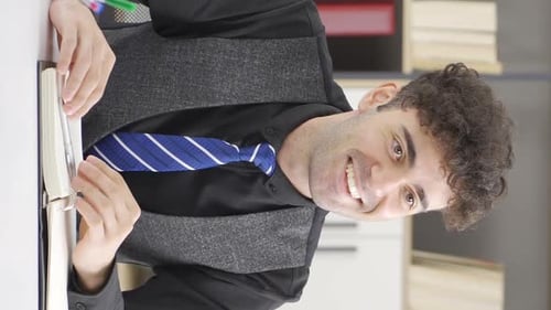 Vidéo verticale d'une communication efficace et réussie.
