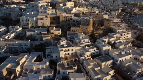 Vue aérienne de Naxos Chora, île des Cyclades en mer Égée, Grèce