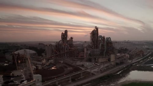 Nesher Israel Cement Enterprises ao pôr do sol, vista aérea