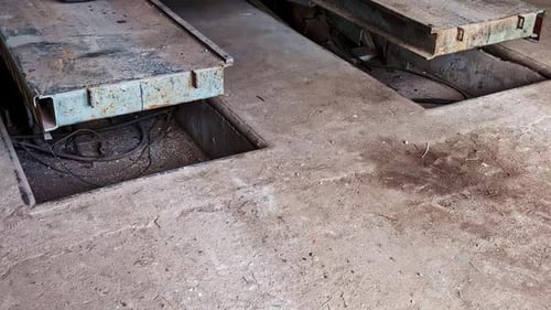 Hydraulic scissor car lift platform used for vehicle servicing in auto repair garage