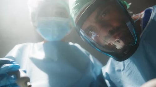 POV-Ansicht des Patienten im Operationssaal