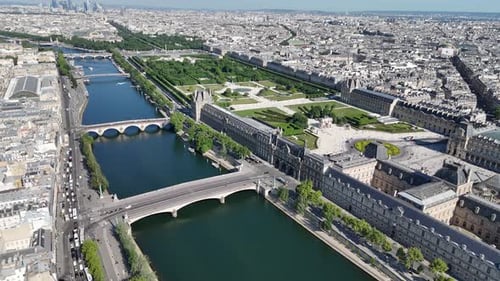 Museu do Louvre em Paris Ile De France, na França.