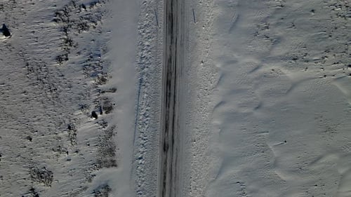 Luftaufnahme der Krysuvikurvegur-Winterstraße, Island.