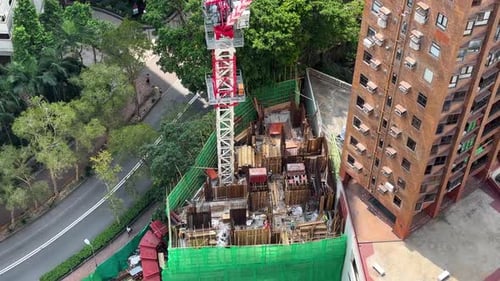 Sitio de construcción de un edificio en Hong Kong con andamios de bambú