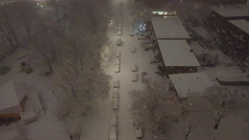 Schneestürme in der Stadt Montréal in Québec, Kanada während der Wintersaison. Drohnenschuss aus der Luft