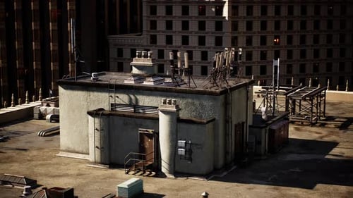 Un edificio con techo y muchas ventanas