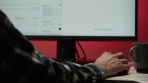 Programador de negócios de TI de tecnologia da informação desenvolvendo novo aplicativo Software digital Aplicativo móvel