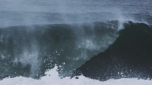 Crashing Waves in the Ocean