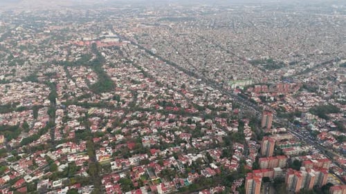 Vista aérea da megalópole e da paisagem imobiliária da Cidade do México