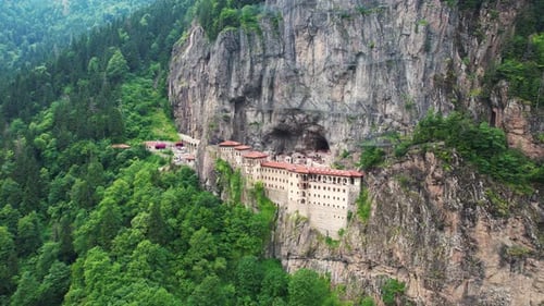 Sumela-Kloster in der Türkei. Alte Kirche auf dem Felsen.