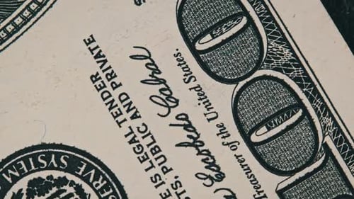 Fragment eines Hundert-Dollar-Scheins rotiert in Nahaufnahme