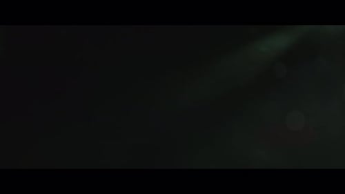 Lucent Vista Sammlung: Anamorpher Blendeneffekt mit Bokeh-Blitzen von oben, aufgenommen mit einem 35-mm-Objektiv