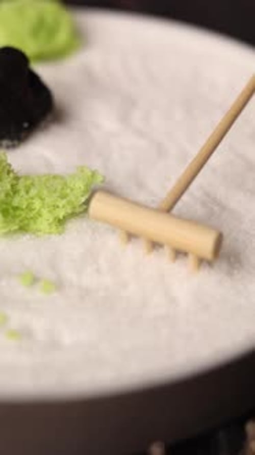 Japanisches Dessert im Sand. Nahaufnahme