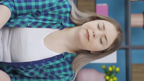 Vertical video of Sneeze.