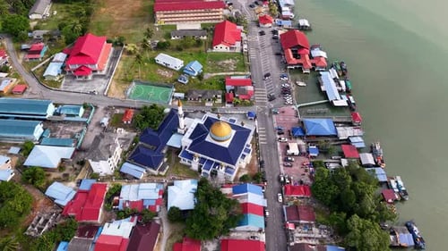 Vue aérienne de Masjid Al-Muttaqin, Kuala Sedili Besar, Malaisie