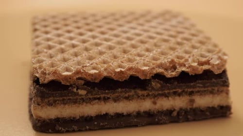 Crispy Wafer with Chocolate and Cream Filling