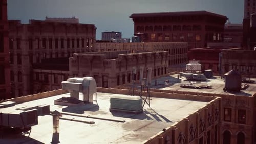 Vista desde la azotea de edificios históricos bajo un cielo cambiante en el centro de la ciudad