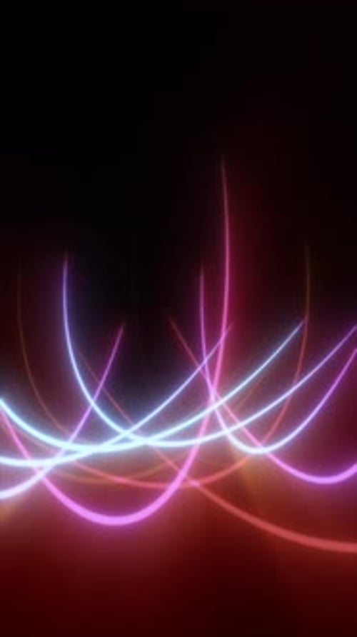 Bunte Neonlichtspuren bilden abstrakte Kurven vor dunklem Hintergrund mit warmem Schein