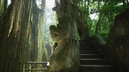 Skulptur an der Drachentreppe, Bali, Indonesien