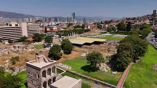 Vista aérea de las antiguas ruinas del Ágora en Izmir, Turquía