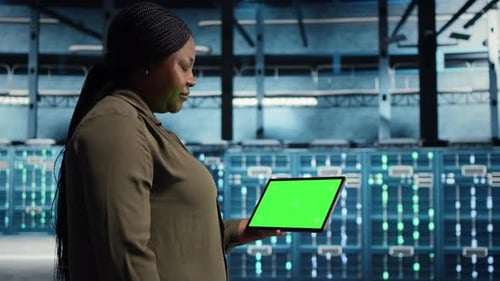 Server Facility Software Developer Uses Chroma Key Tablet to Minimize Downtime
