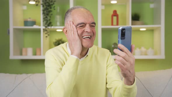 The grumpy old man chatting on Facetime gets angry with the person he ...
