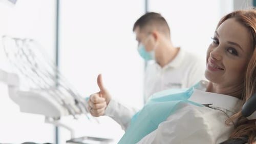 A Female Patient Recommends a Dentist and a Dental Clinic Where She Has Undergone Dental and Oral