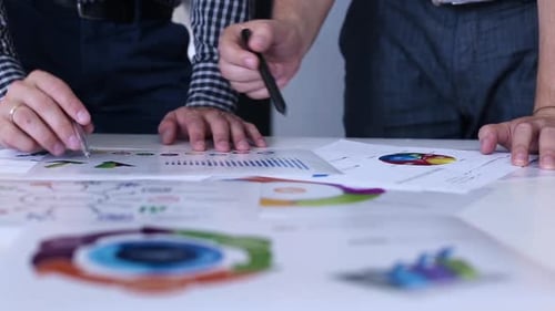 Geschäftsteam arbeitet zusammen
