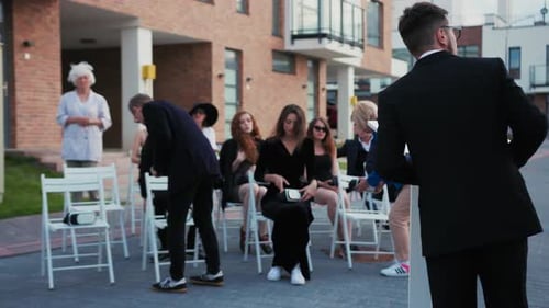 Group Uses VR Headsets at Suburban Event