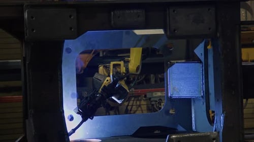 Automatischer Traktorrahmen zum Roboterarmschweißen in der Fabrikwerkstatt