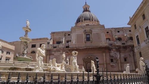 Slow motion view of Fontana Pretoria, the Fountain of Shame