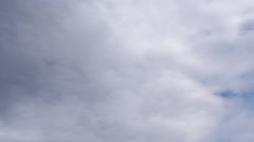 Sich schnell bewegende Wolken