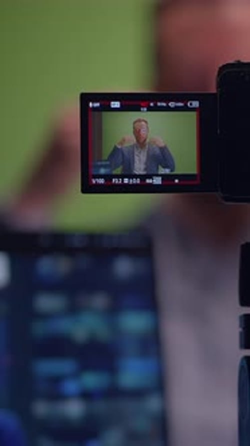 Engaging Presentation in a Professional Studio Setting to Captivate the Audience Effectively