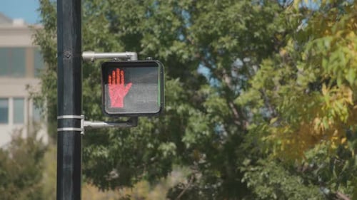 Luz para pedestres que proíbe a travessia