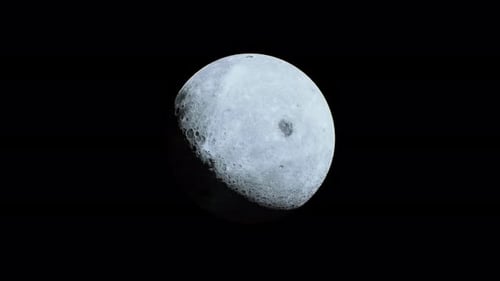 Mond, vom Orbit aus gesehen, teilweise von den Sonnenstrahlen beleuchtet