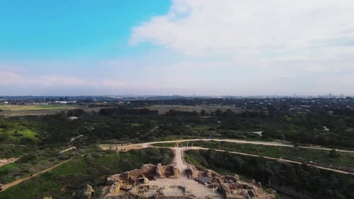 Drone survolant la côte du parc national d'Apollonia - Herzliya, Israël