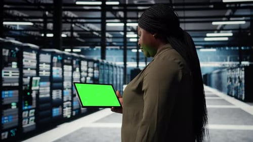 Rechenzentrumsprogrammierer verwendet Greenscreen-Tablet, um Ausfallzeiten zu minimieren