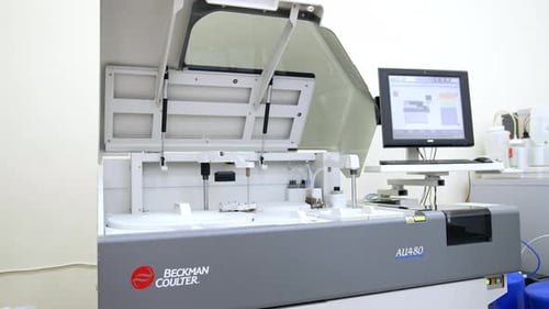 Innovative medical testing apparatus works in the biomedical laboratory.