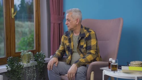 Homme malade avec une respiration rapide. L'homme ne peut pas contrôler sa respiration.