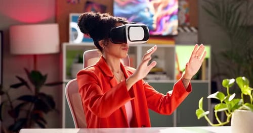 Virtuelle Realität, Touch oder Headset für Frauen mit Zukunftstechnologie oder kreativ für Design im Büro