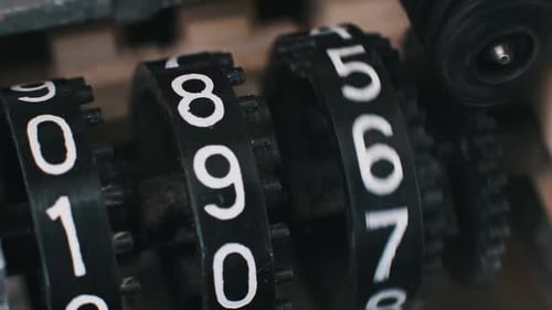 Visualização macro de contadores mecânicos em movimento