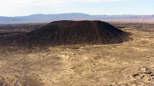 Luftaufnahme einer Filmmusik Landschaft des Amboy-Kraters National Natural Landmark in Südkalifornien, Dr.