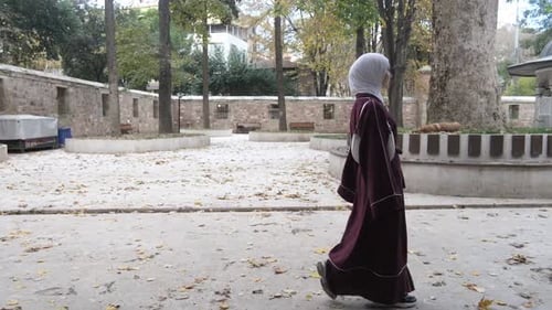 Besuch im Innenhof der Moschee