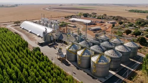 Aerial Circle Shot Getreidetrocknungskomplex für moderne Getreidesilos
