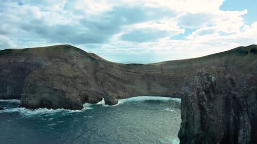 Famoso sitio de buceo de El Boiler frente a la costa de la isla volcánica de San Benedicto, retirada aérea